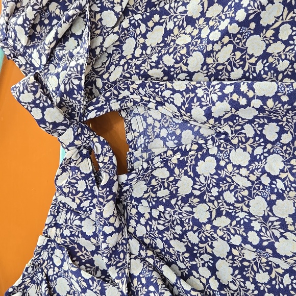 Lauren Conrad Women's 1X Blouse, blue w/ floral pattern - Picture 2 of 5